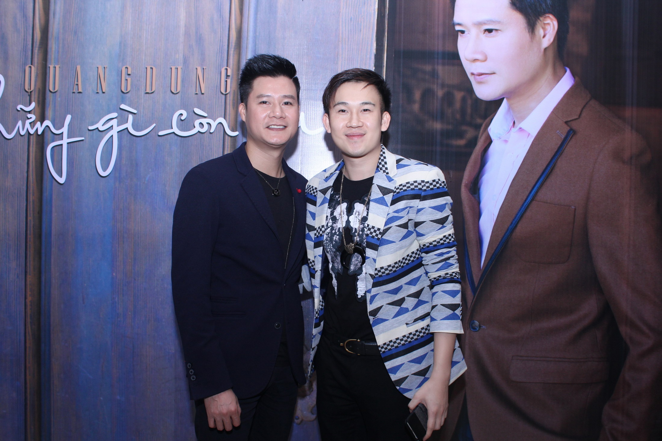 Riêng ca khúc chủ đề của album - Những gì còn lại là sáng tác của nhạc sĩ Nguyên Chương, lần đầu tiên được cấp phép tại Việt Nam. Bài hát có giai điệu sâu lắng, lãng mạn mà Quang Dũng đã yêu thích từ lâu. Do nhạc sĩ đã mất, chỉ còn người vợ ở Hàn Quốc, không biết nói tiếng Việt nên anh rất vất vả để xin phép.