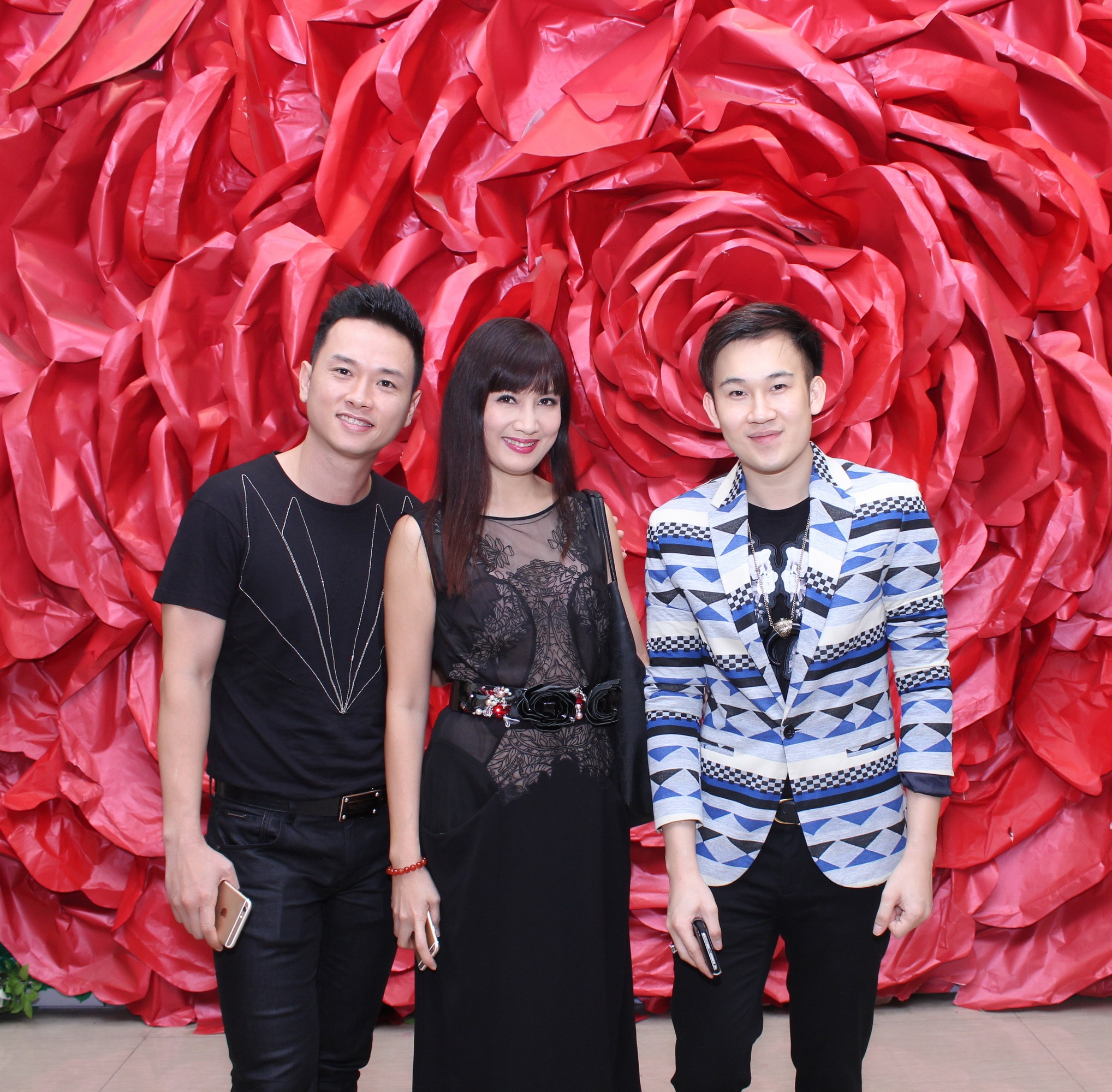 Giọng ca Phiến đá sầu chia sẻ, hai năm qua anh vẫn đi đi về về giữa Việt Nam và hải ngoại để biểu diễn và thăm bé Bảo Nam.