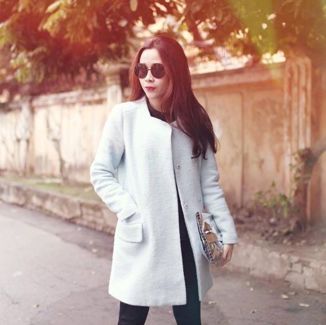 Tuy nhiên, thời gian trở lại đây, cùng với sự đầu tư cho tủ quần áo và với sự trợ giúp đắc lực của ê-kíp hỗ trợ, Lưu Hương Giang đã gây được sự chú ý lớn nhờ lối kết hợp trang phục tươi trẻ, sành điệu nhưng không kém phần quyến rũ.