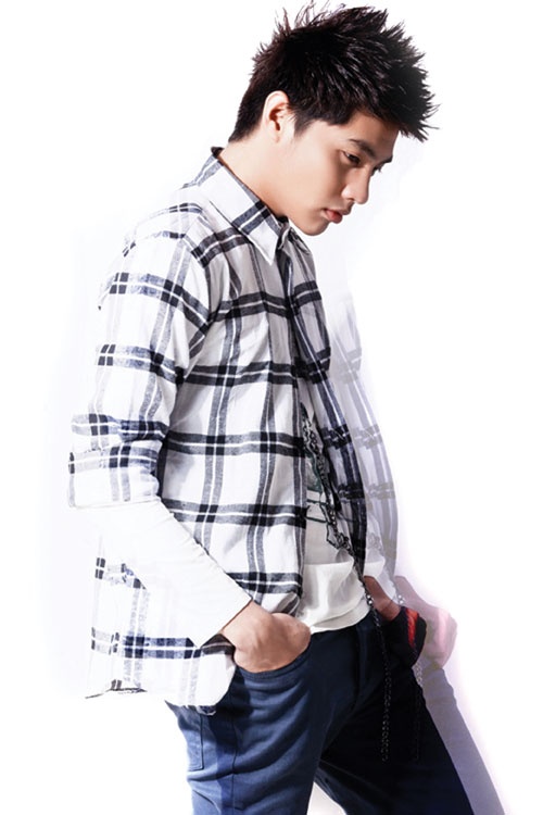 Tuy vậy, việc Noo không tiết lộ người yêu cũng khiến người hâm mộ làm dấy lên tin đồn về giới tính. Điều này không hoàn toàn vô căn cứ khi nhìn vào ngoại hình trau chuốt của giọng ca Nỗi nhớ đầy vơi. Dẫu vậy, Noo Phước Thịnh rất khôn khéo gạt bỏ đi những tin đồn này. Anh khẳng định tình cảm thuộc về đời tư của nghệ sĩ mà đời tư thì Noo muốn giữ cho riêng mình. Nam ca sĩ Gạt đi nước mắt không thích việc khoe khoang người yêu trên báo, hơn nữa anh cũng không muốn yêu người trong nghề vì lắm thị phi.