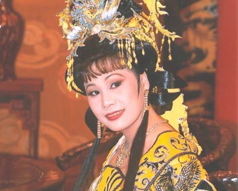 Chuyen it biet ve nu hoang bang nhac 'Mua bui' Tai Linh hinh anh