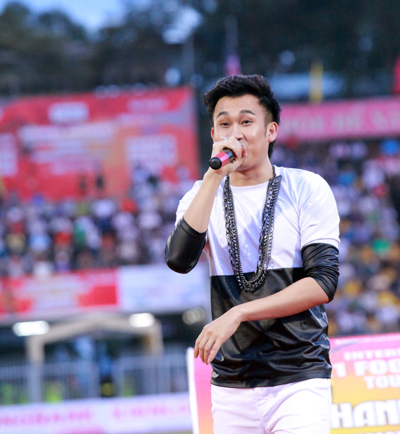 Nói về vấn đề này, Dương Triệu Vũ chia sẻ: “Những giấc mộng dài là một ca khúc nói về những mất mát của cuộc tình đã mất. Với mong muốn, làm thế nào để đề tài muôn thuở là tình yêu không trở nên nhàm chán, tôi và người quản lý đã bàn rất kỹ với đạo diễn. 