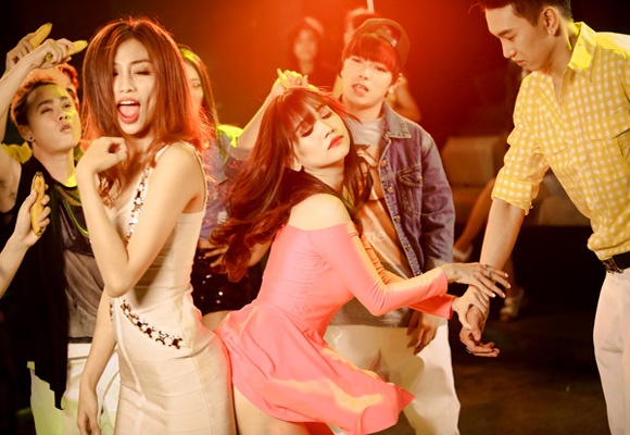 Trước sự phản ứng quyết liệt của người xem, Sở Văn hóa quyết định rút giấy phép phát hành của MV này và lập tức nó bị gỡ khỏi các trang nghe nhạc trực tuyến.