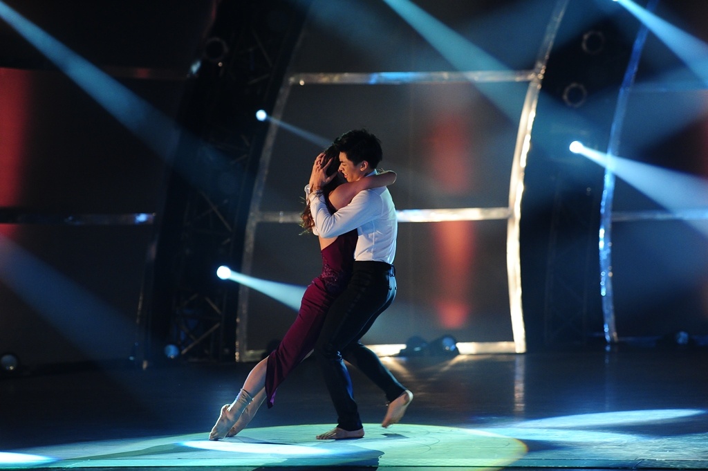 Cùng thể loại đương đại là hot boy Lê Duy Hải và Phạm Lịch. Tiết mục kể về một cô gái mắc bệnh đa sơ cứng cơ, bên ngoài rất mạnh mẽ nhưng trong lòng yếu đuối và sợ mất người yêu, sợ tình yêu của bạn trai chỉ là thương hại. Duy Hải đảm nhiệm vai chàng trai, phải chứng minh tình yêu của mình là chân thật. 