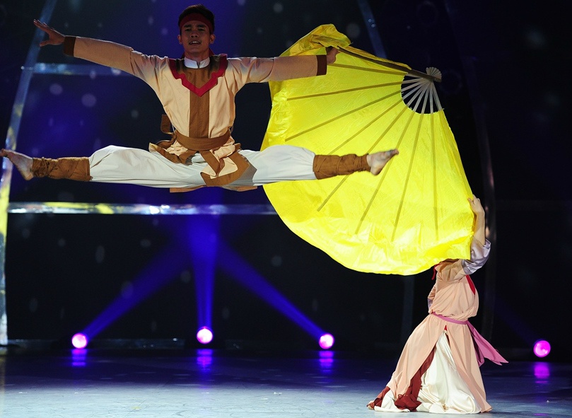 Bien dao lay lung Kieu Le nhao nan Dinh Hoang - Thuong Hoai hinh anh