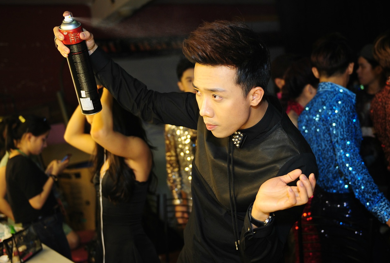 Tran Thanh tu tay lam toc cho Doan Trang sau canh ga hinh anh