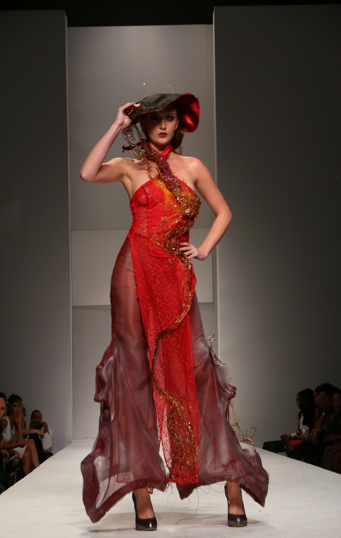 Những thiết kế tưởng chừng như tối giản nhưng lại chứa đựng những điểm độc đáo giúp người mặc thêm quý phái và cá tính hơn.