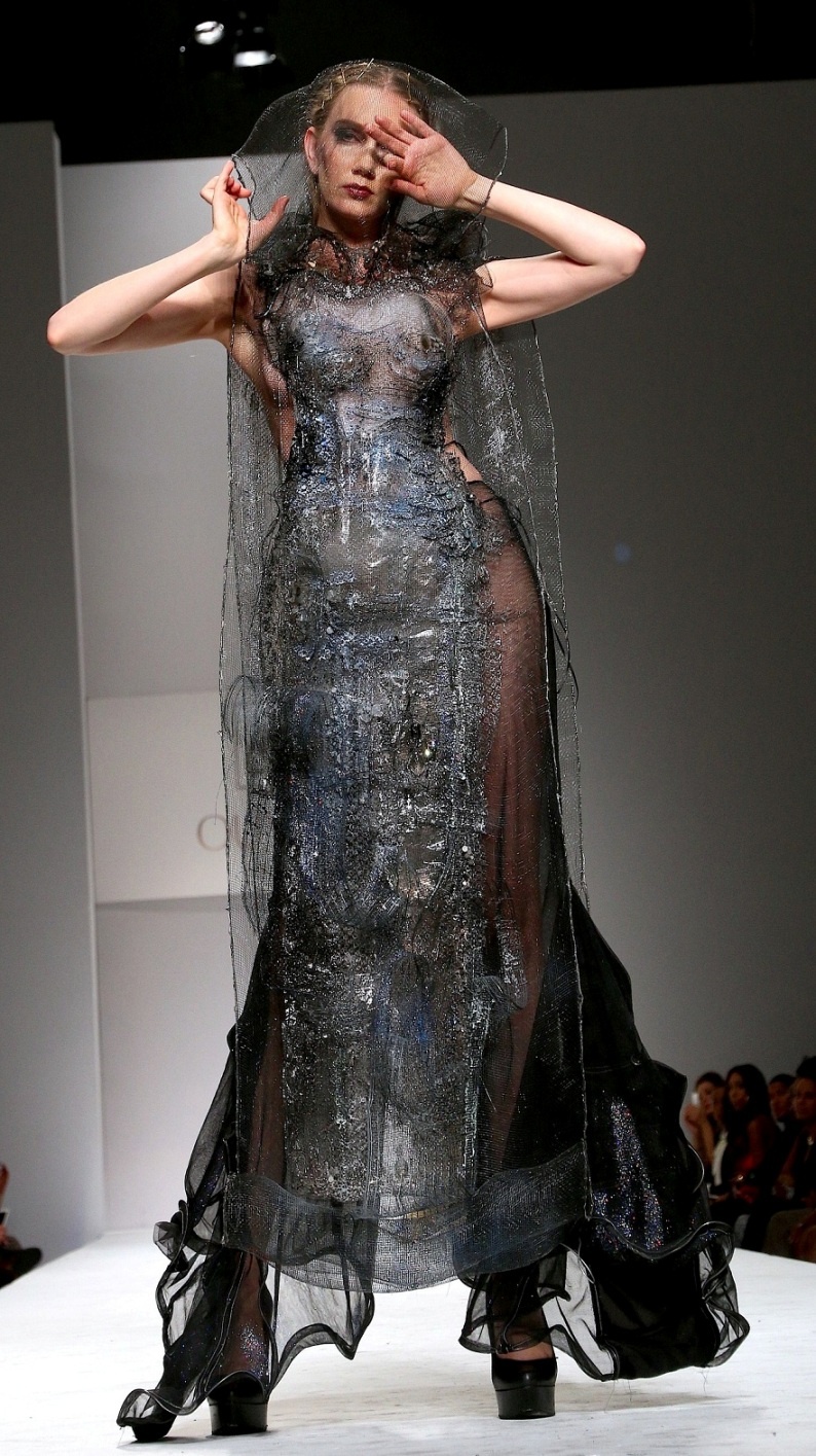 Vì thế, việc chị tung ra bộ sưu tập Xuân – Hè 2015 có tính ứng dụng cao trong cuộc sống nhưng không mất đi phong cách đặc trưng của mình, đã mang đến bất ngờ cho giới chuyên môn.