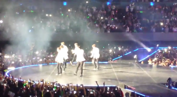 EXO-K trinh dien Growl tren san khau hinh anh