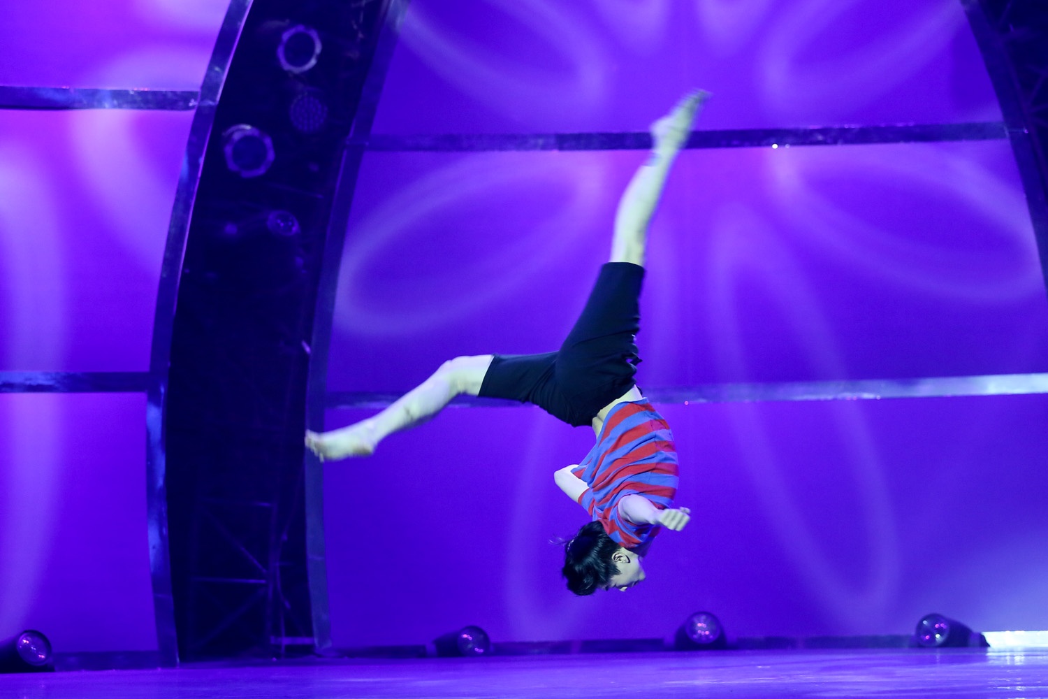 Nếu so với Thảo Ngân, việc chia tay Ngọc Tân để lại nhiều tiếc nuối hơn cả. Sau phần solo của 3 thí sinh nam, Tuyết Minh đánh giá: “Duy Hải, em có sở trường nhưng phải đa năng mới có thể thích ứng được với các thể loại. Trong hai tuần qua, em chưa làm hết sức mình.