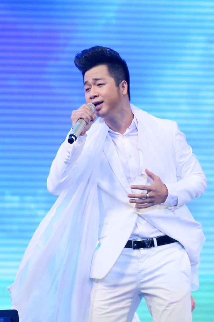 Tối 5/11, liveshow Về chốn bình yên của Quách Tuấn Du diễn ra tại sân khấu Lan Anh, TP.HCM vượt khỏi mong đợi của anh. Không chỉ có đối tượng Phật giáo, mà rất đông khán giả khác đã đến ủng hộ liveshow kỷ niệm 15 năm ca hát của nam ca sĩ gốc miền Tây.