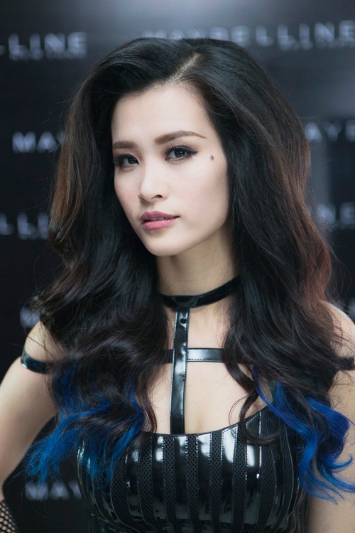 MV Bad Boy liên tục đứng đầu bảng xếp hạng âm nhạc trực tuyến.