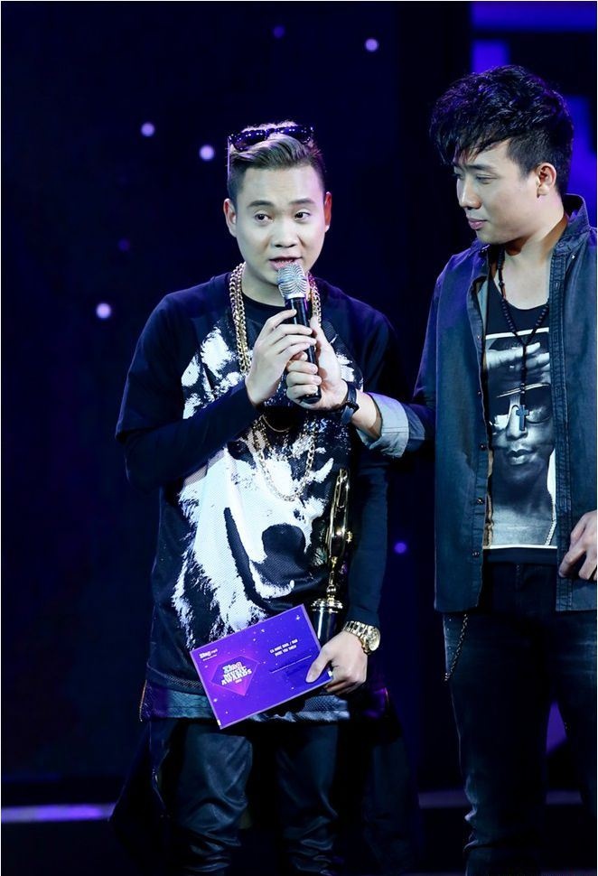 Forever alone của Justa Tee giành giải Ca khúc của năm 2013.