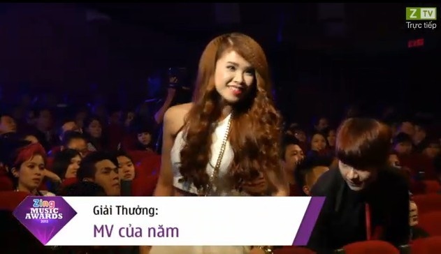 MV Gửi cho anh của Khởi My thu hút 11 triệu lượt xem trên mạng và đoạt luôn giải MV của năm.