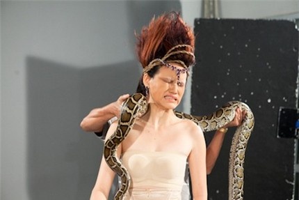 Sao Viet gay thot tim khi khoe dang cung 'quai vat' hinh anh