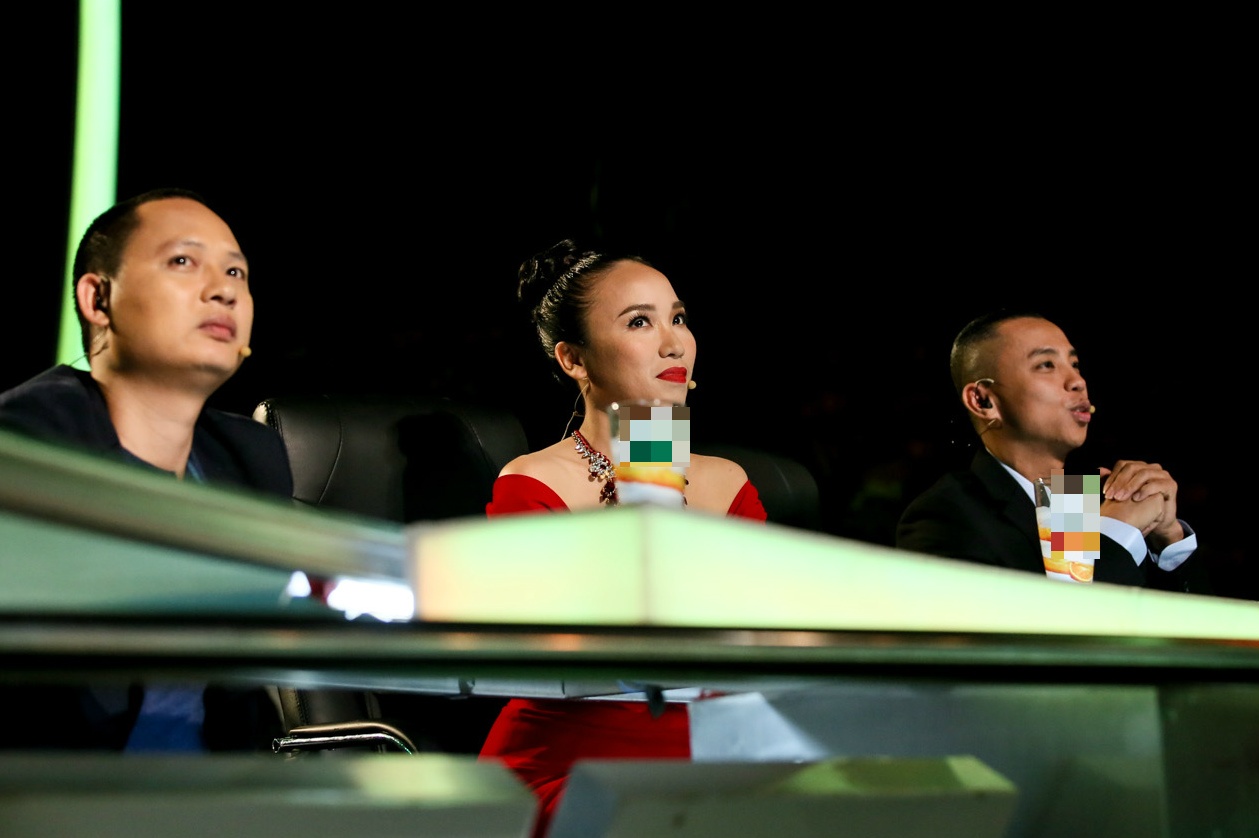 Nguyễn Hải Phong xuất hiện trong liveshow 3 của So You Think You Can Dan phiên bản Việt tối 8/11 trên HTV7 với vai trò giám khảo khách mời. Mặc dù có những nghi ngại về chuyên môn nhưng tác giả Đường cong khẳng định, anh sẽ có ích với thí sinh vì góc nhìn của một nhà sản xuất kiêm nhạc sĩ. Tuy nhiên, khán giả tỏ ra không mấy mặn mà với vị trí của Nguyễn Hải Phong ở cuộc thi này.