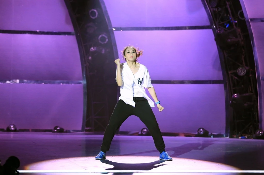 Lan Phương chọn hiphop sở trường, giám khảo Chí Anh đánh giá: “Trong những tuần vừa qua em đã làm rất tốt, tiết mục jazz hôm qua cũng ấn tượng. Tuy nhiên hôm qua em bị mất thăng bằng và chưa thả lỏng. Bài solo 30 giây hôm nay em chưa bộc lộ hết khả năng, anh tin em sẽ làm tốt hơn nữa nếu có cơ hội solo trong những vòng tiếp theo”.