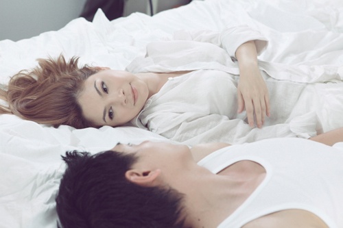 Nhưng điều đáng nói là công chúng lại chĩa mũi dao về phía giọng ca Nếu như anh không về. Vì trong thời điểm này, Bình Minh đang ấm êm với gia đình nhỏ, hành động này của Thanh Thảo bị cho là cố tình phá vỡ hạnh phúc của người xưa. Từ lâu nay, “búp bê” vốn không được lòng dư luận nên scandal do cô châm ngòi càng khiến tên tuổi của cô bị ảnh hưởng trầm trọng. Tệ hơn, người ta còn gọi Thanh Thảo là “rắn độc”. Bản thân nữ ca sĩ cũng không ngờ mình lại bị “đâm” ngược nên cô cố vùng vẫy để thoát khỏi búa rìu của dư luận.