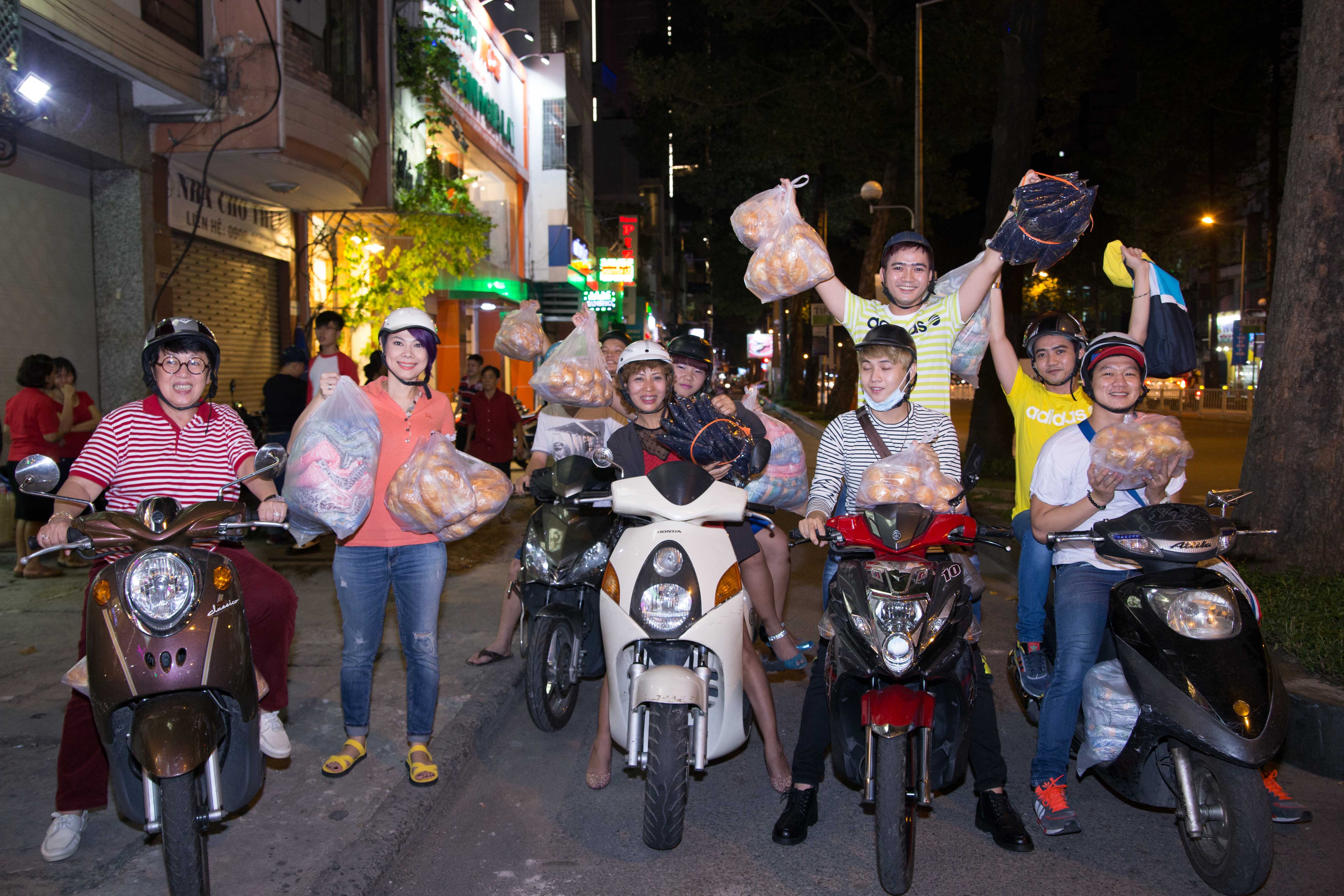 Theo lời Thanh Thảo cho biết, ngay khi các bản thu nháp của album được đưa lên mạng, dự án Gọi tên bốn mùa đã nhận được số lượng lớn đặt hàng trước nên chuyến đi Mỹ lần này, cô quyết tâm sẽ bán thật nhiều.