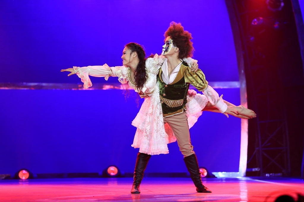 Đình Hoàng được biên đạo Đạt Minh tin tưởng giao vai chàng hoàng tử nhưng vì lời nguyền nên đã trở thành quái vật. Cho đến khi gặp được tình yêu chân thành với nàng công chúa xinh đẹp thì lời nguyền ấy đã xóa bỏ.