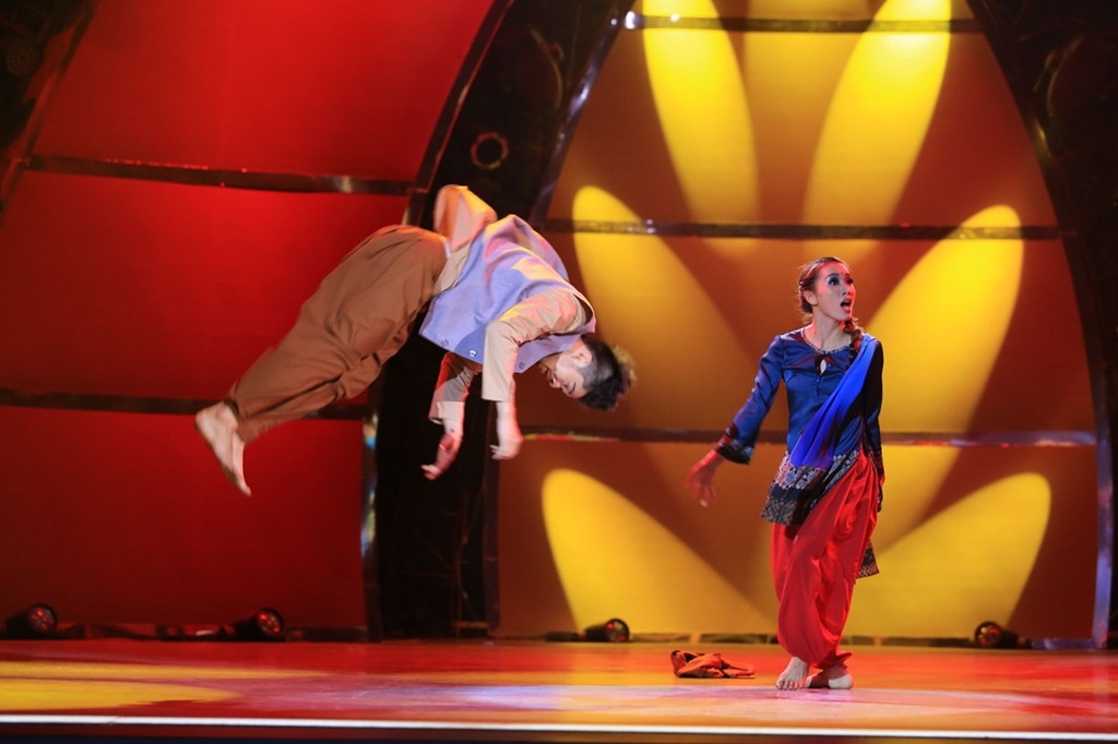 Bốc thăm trúng thử thách Bollywood với câu chuyện hài hước, Duy Hải hóa thân thành anh chồng lười biếng còn cô vợ Phạm Lịch lại rất dữ dằn. Tuyết Minh đánh giá: “Tôi thích cách diễn xuất của Hải. Có thể em trình diễn phần solo và tự biên đạo thì chưa tốt lắm nhưng em là diễn viên tuyệt vời vì truyền tải hết mọi thông điệp qua bước nhảy”.