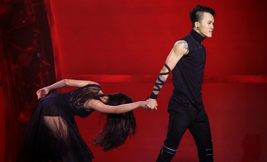 Co gai 16 tuoi bi bat yeu trai hu hinh anh