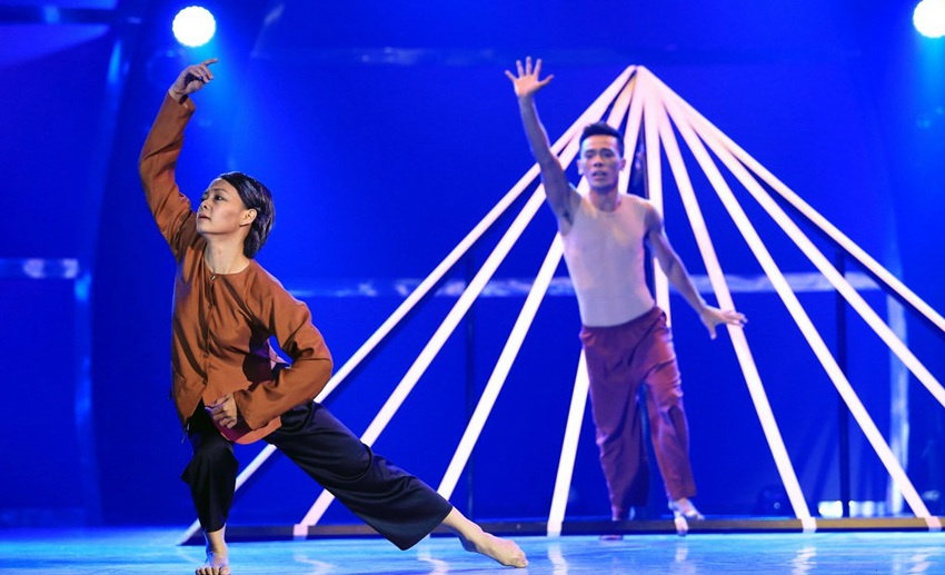 Hong Sam - Van Quy gay tranh cai giua giam khao va khan gia hinh anh