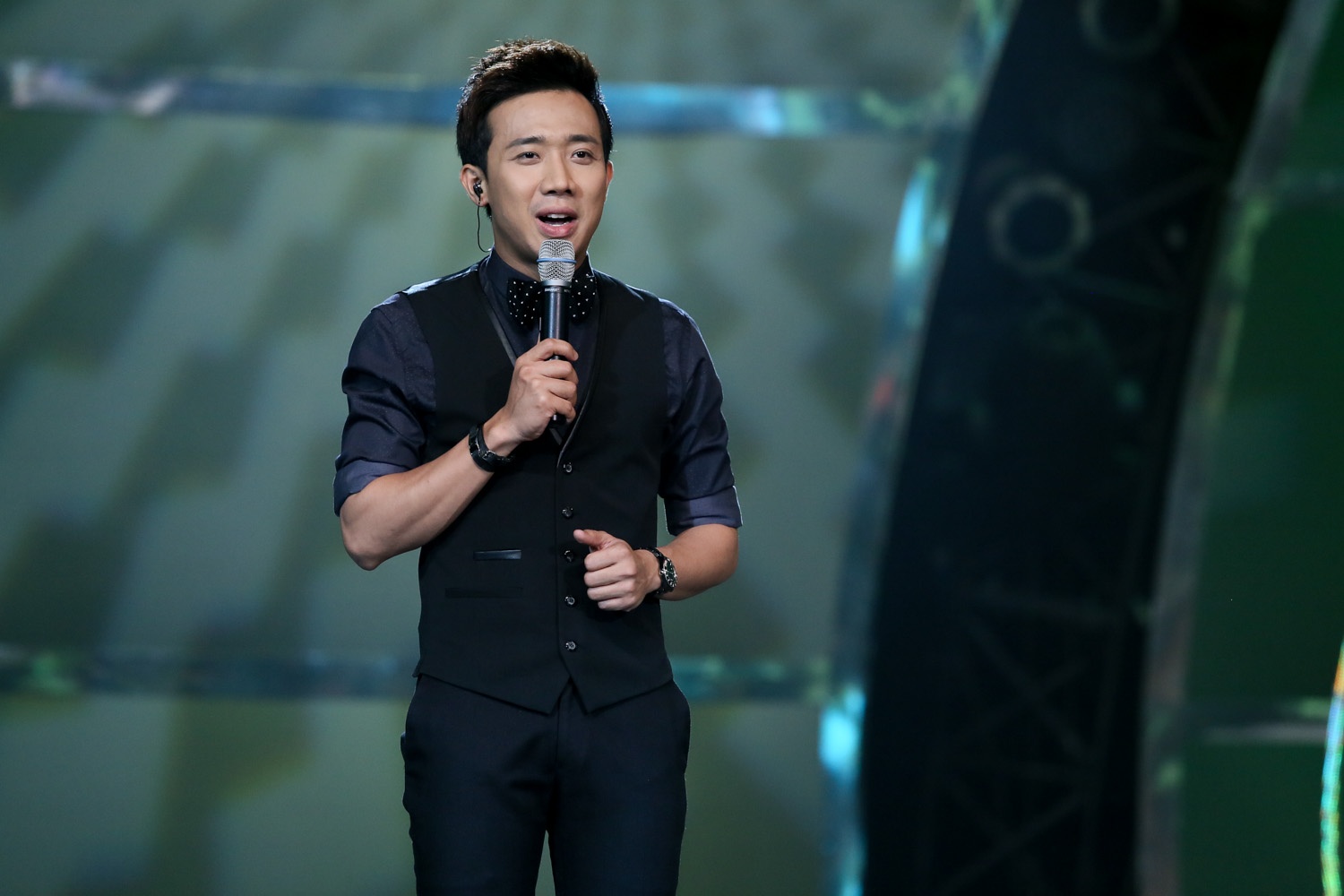 Đêm công bố kết quả So You Think You Can Dance phiên bản Việt được truyền hình trực tiếp trên HTV7 tối 16/11 ngập tràn những giọt nước mắt chia ly.