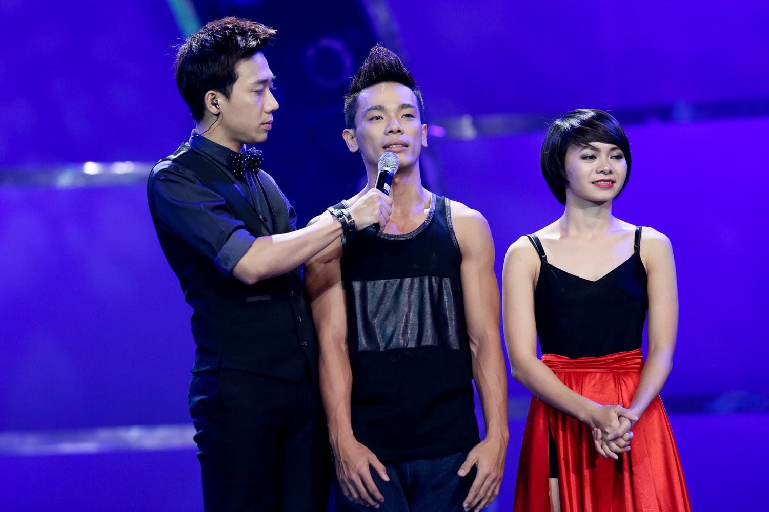 “Em cảm ơn gia đình, những người bạn chung nhóm và các bạn đã ủng hộ em trong những ngày qua. Tuy em không đủ năng lực để đi tiếp như lời em đã nói với mọi người nhưng em sẽ cố gắng hết sức để đi con đường đam mê của mình”, Văn Quý chia sẻ.