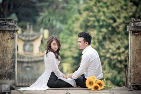  Chia sẻ về dự định sắp tới, Quang Tú cho biết anh đang hoàn thành nốt luận văn, đồng thời vẫn phải trau dồi kiên thức chuyên môn để đứng trên bục giảng và tham gia một số vai diễn nếu có dịp. Anh và vợ cũng đang rất hồi hộp chờ đón công chúa đầu lòng.