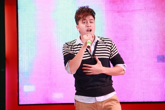 Khác với trường hợp của Trấn Thành, giọt nước mắt của Cao Thái Sơn không để lại ấn tượng đẹp cho công chúng. Trong chương trình quà tặng tình yêu diễn ra vào tháng 6/2012, nam ca sĩ điển trai có màn khóc lóc thảm thương trên sóng truyền hình. 