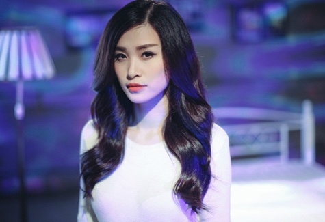 Dong Nhi khong co doi thu o nhac online hinh anh