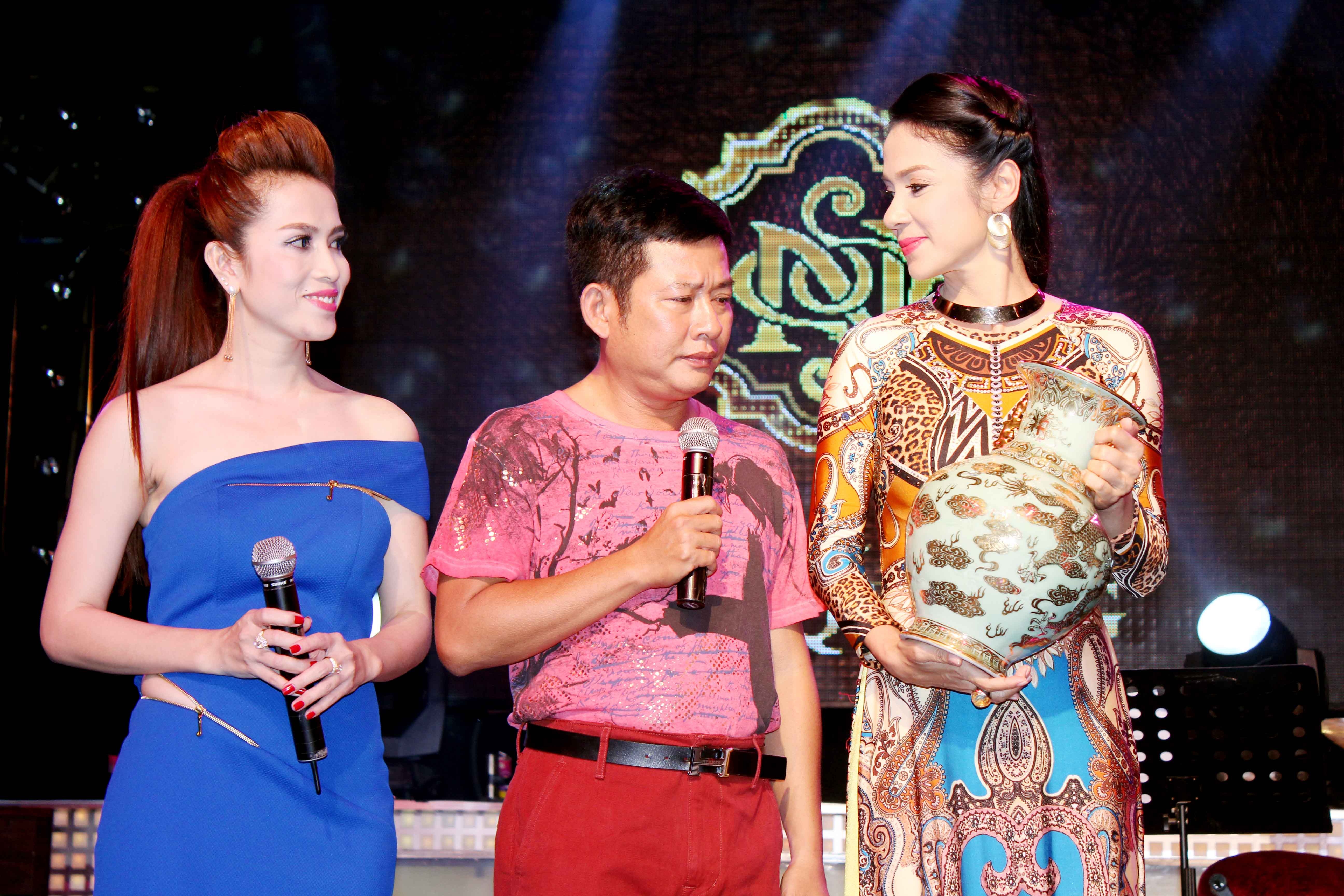 Tối 19/11, diễn viên Hoàng Ny đứng ra tổ chức đêm nhạc Vòng tay yêu thương, huy động nhiều nghệ sĩ tham dự để ủng hộ Duy Nhân đang điều trị ung thư máu. Trước đó, vào 13/11, Bình Minh cũng làm đêm nhạc tiếp sức cho đồng nghiệp.