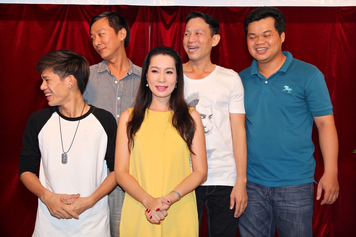 Tối 19/11, các học viên của sân khấu kịch KC do nữ diễn viên Trịnh Kim Chi gây dựng đã tổ chức bữa tiệc tri ân thầy cô nhân ngày Nhà giáo Việt Nam 20/11.