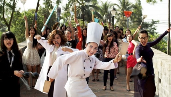 Nữ đầu bếp cầm đầu băng “Góa phụ áo đen”.