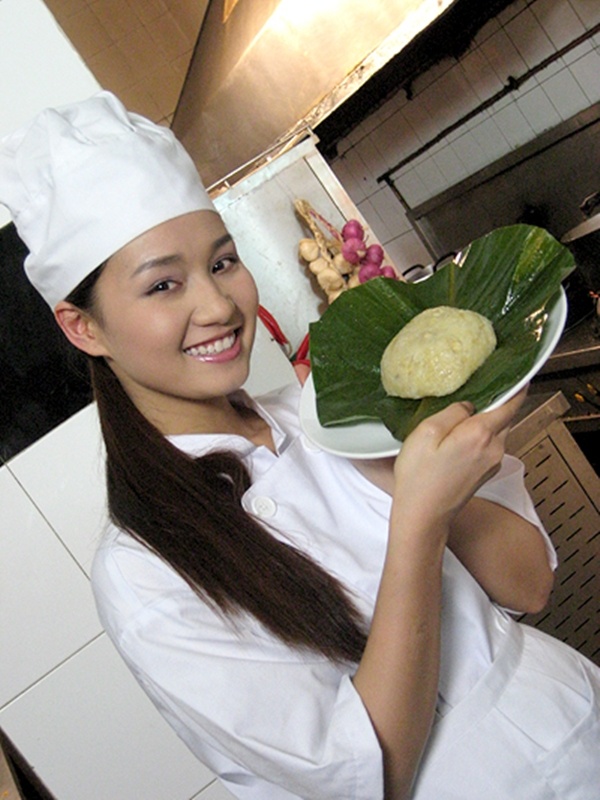 Lã Thanh Huyền trở thành một đầu bếp giỏi trong bộ phim “Blog nàng dâu”.