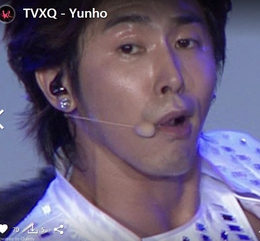 Có ai nhận ra đây là mỹ nam Yunho của DBSK. Trông anh già như 40 tuổi.
