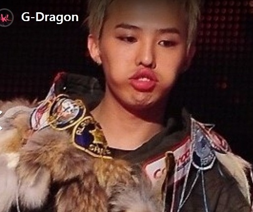  Khi G-Dragon không giữ vẻ mặt lạnh, thì anh có vẻ rất đáng yêu.
