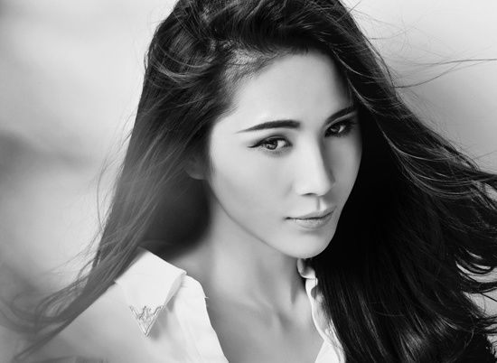Thuy Tien: Buoc chuyen huong day khon ngoan hinh anh