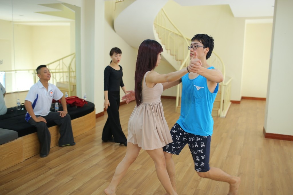 Cặp đôi Chí Anh - Nhã Khanh hỗ trợ cho Xuân Thảo 