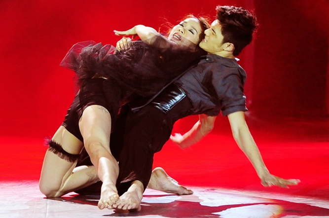 Lam Vinh Hai va Pham Lich nhay tren nen nhac My Tam hinh anh