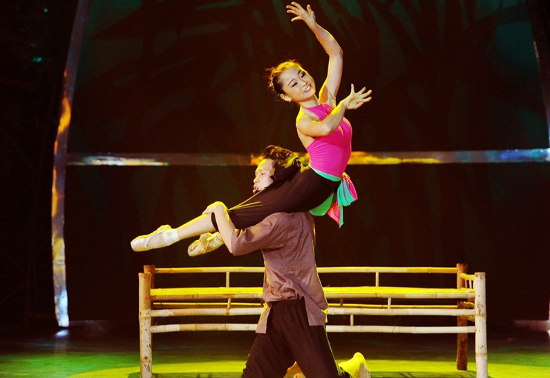 To Nhu - Manh Quyen khien John Huy ngo ngac hinh anh