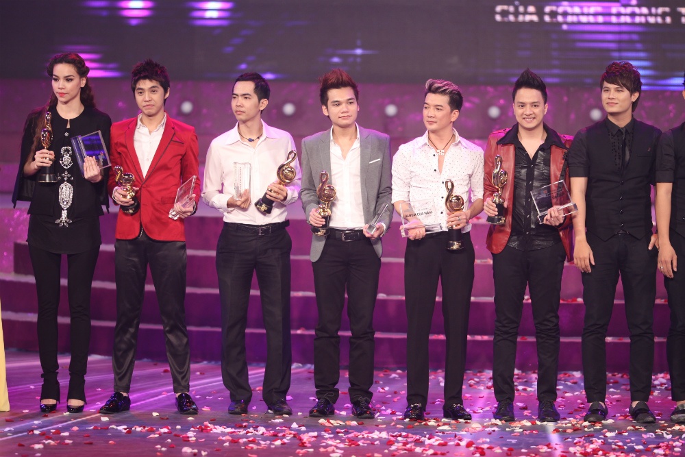 Nam ca sĩ điển trai nhận giải ZMA cùng nhiều đồng nghiệp khác.