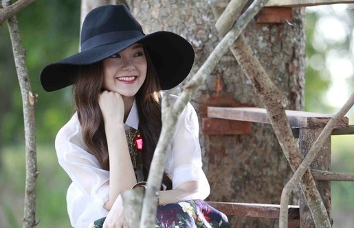 Karik canh tranh voi Minh Hang tren BXH Zing hinh anh