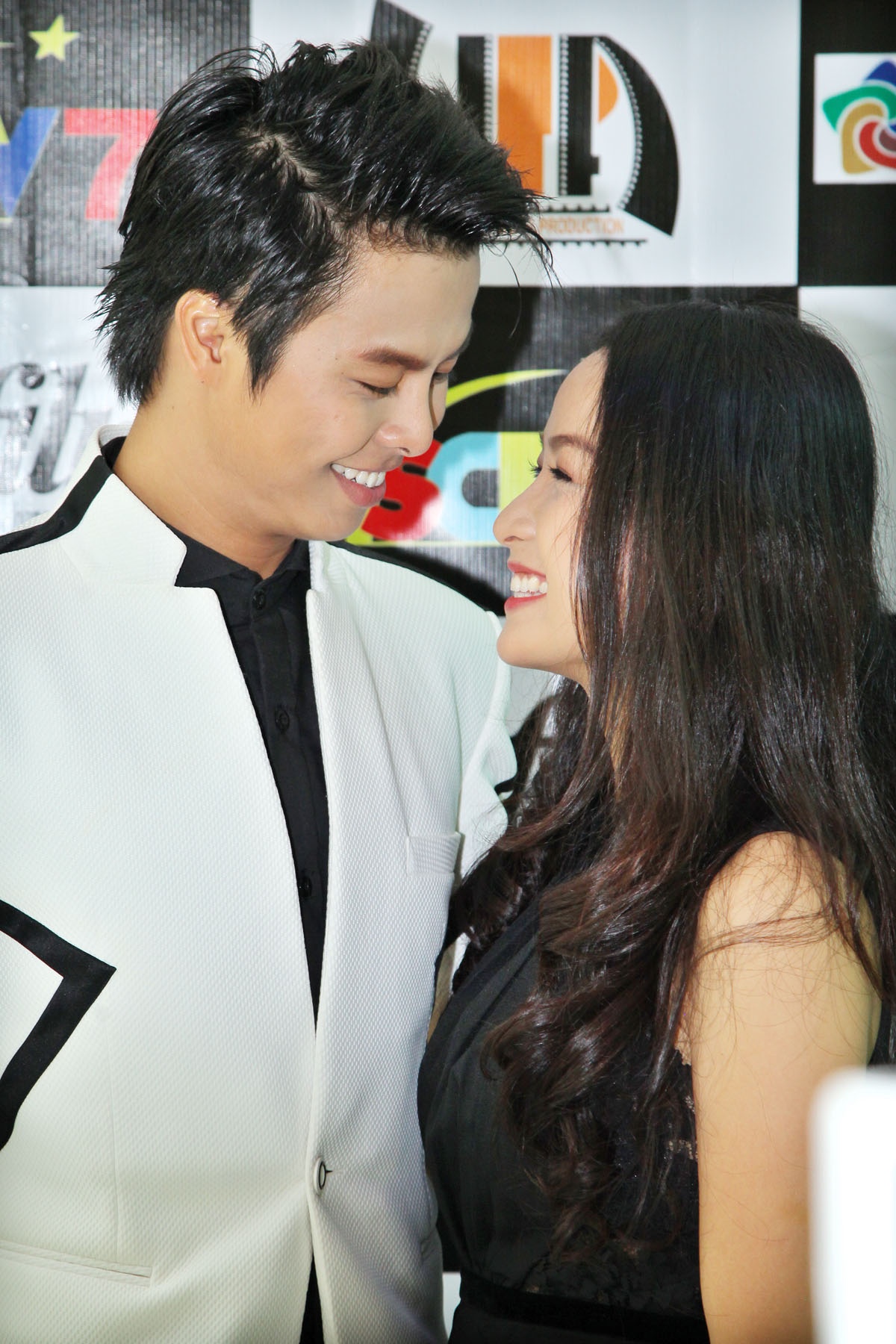 Hai nhân vật chính được đạo diễn chọn mặt gửi vàng cho 2 diễn viên trẻ. Giải nhất Chuông vàng vọng cổ 2006 Võ Minh Lâm đảm nhận vai Sáu Lầu, Lê Bê La vào vai Thị Tấn cùng với dàn bao khác gồm: NSƯT Công Ninh, Thanh Tùng, Quách Cung Phong, Đan Thi…