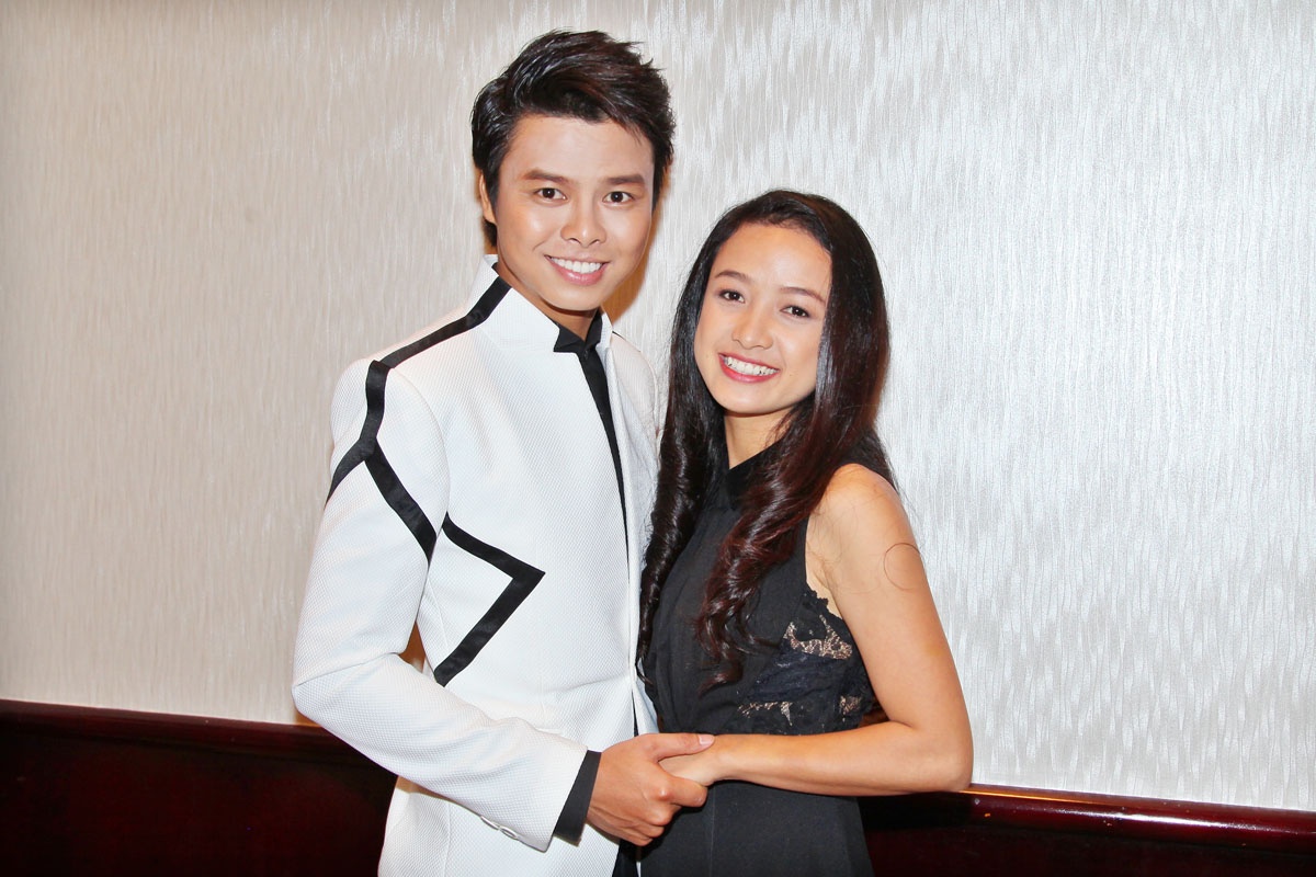 Lê Bê La không kìm nén được xúc động khi cho biết, cô và bạn diễn đã vận hết nội công để hoàn thành bộ phim Tơ đồng vương vấn nên rất mong mỏi khán giả sẽ đón nhận và yêu thích nó.