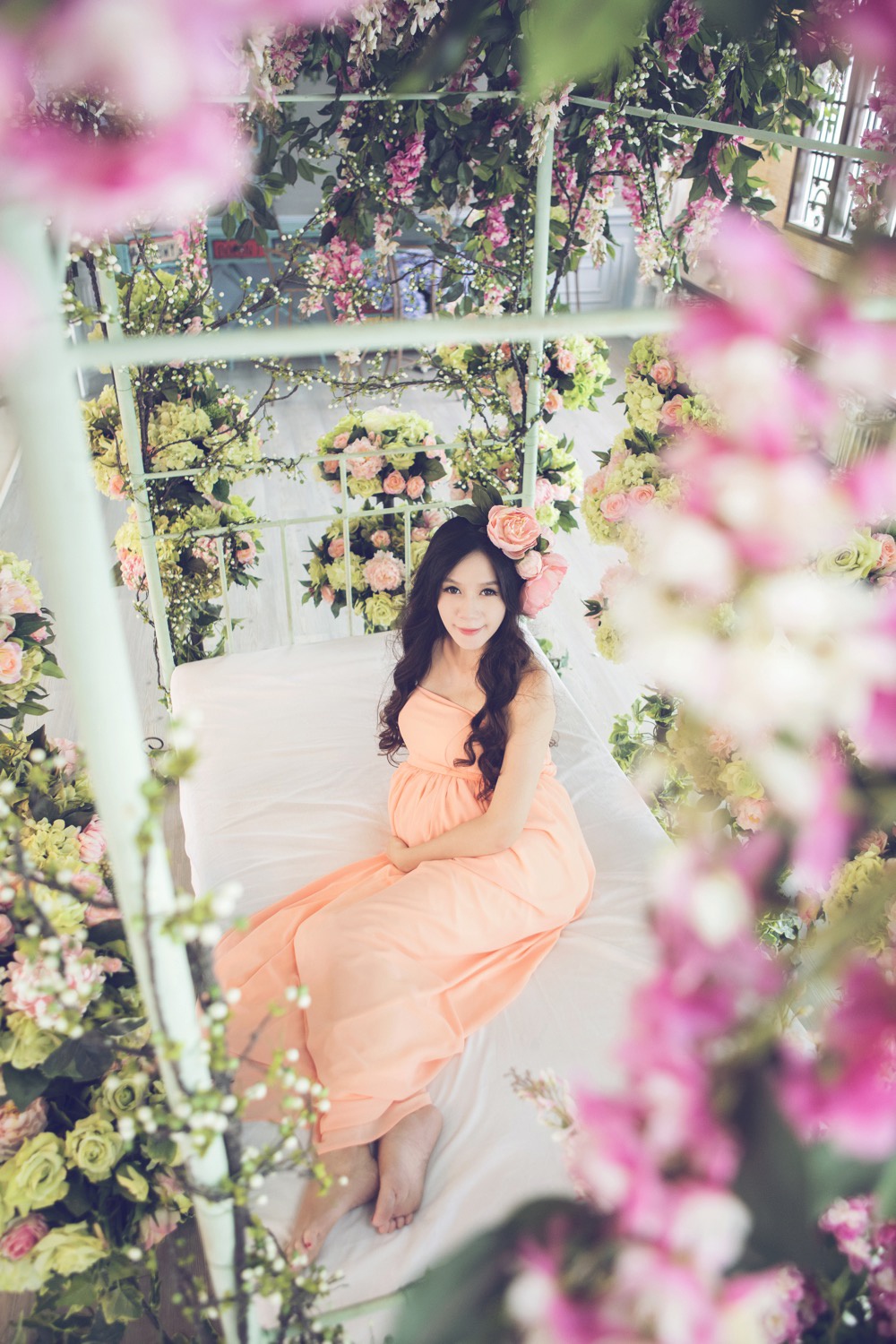 Cô còn khoe từ ngày có bầu em bé thứ ba, ông xã Lý Hải đã tự nguyện hạn chế tụ tập nhậu nhẹt với bạn bè để giúp vợ chăm sóc hai con lớn và đưa cả gia đình đi chơi khi rảnh.