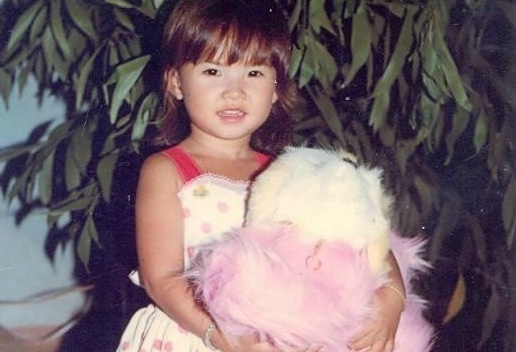 Khoi My khoe anh luc be mum mim, dang yeu hinh anh