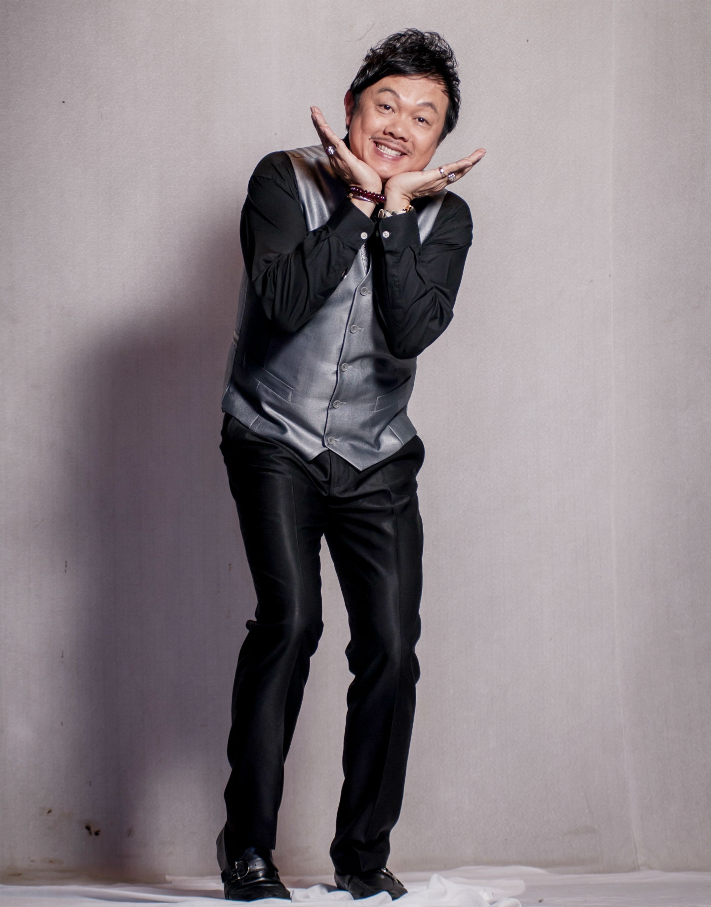 Hiện tại anh đang dồn sức cho đêm nhạc