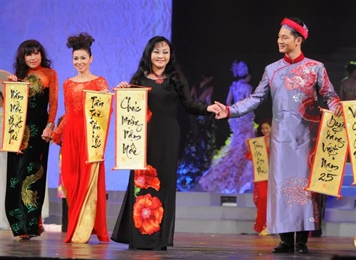 Vì là lần đầu tiên đi catwalk trên sân khấu DDVN 25, Đức Tuấn khá hào hứng và để chuẩn bị cho tiết mục đặc biệt của mình. Anh còn chu đáo dành thời gian thực hiện hẳn một bộ ảnh với các bộ trang phục áo dài sẽ được trình diễn trong chương trình. Với sự tập dợt chu đáo, anh cùng một số các ca sĩ khác đã có một buổi trình diễn thành công, thú vị.